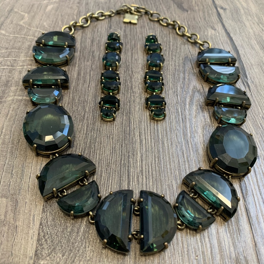 NWOT BCBG MAX AZRIA NECKLACE AND EARRINGS SET